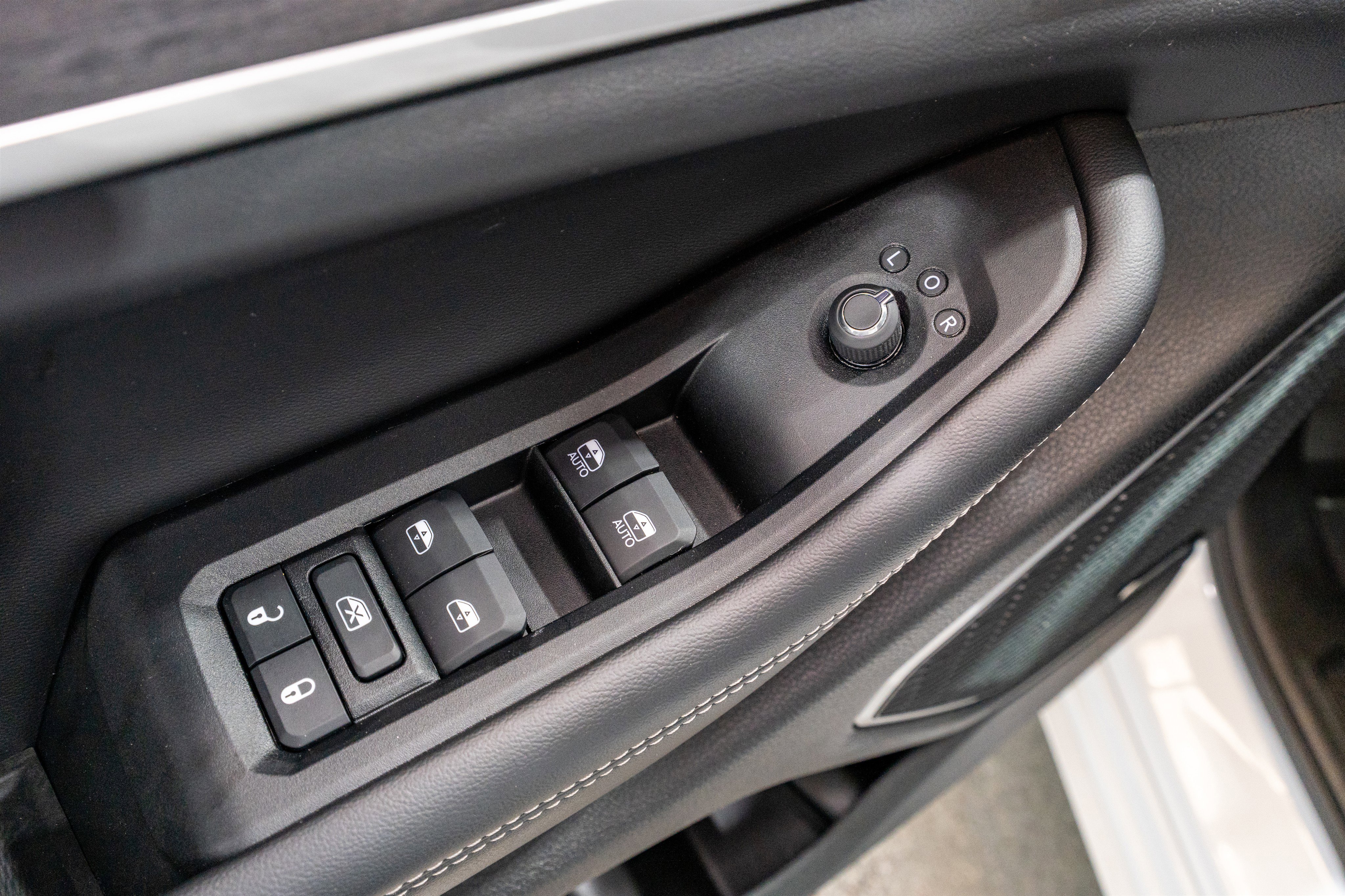 Used 2023 Jeep Grand Cherokee 30th Anniversary AWD/4WD image 15