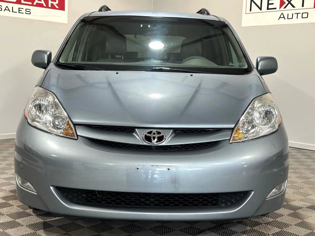 Used 2010 Toyota Sienna XLE image 7