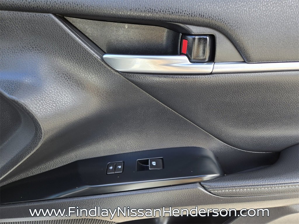 Used 2020 Toyota Camry XSE image 18