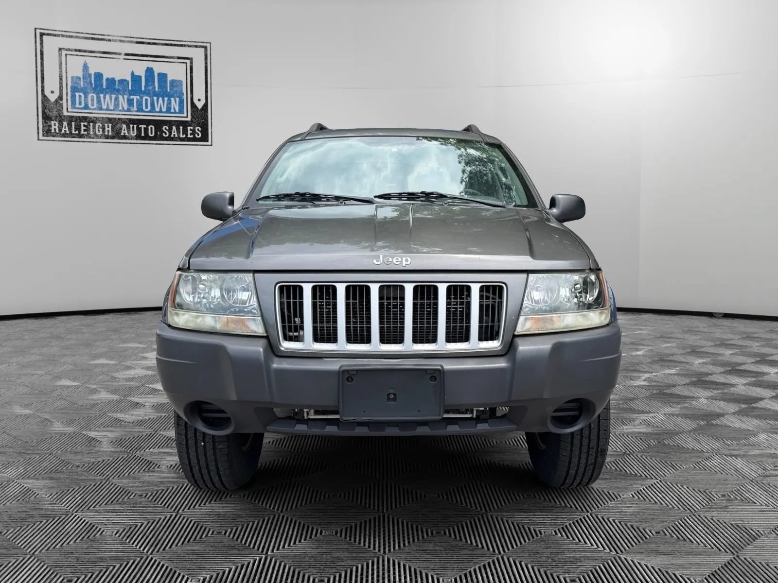 Used 2004 Jeep Grand Cherokee Laredo w/ Convenience Group AWD/4WD image 3