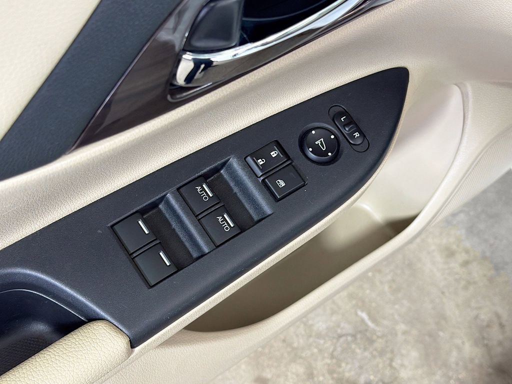 Used 2017 Honda Accord EX-L image 18