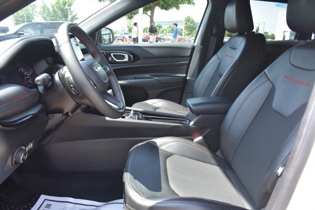 Used 2025 Jeep Compass Trailhawk AWD/4WD image 16