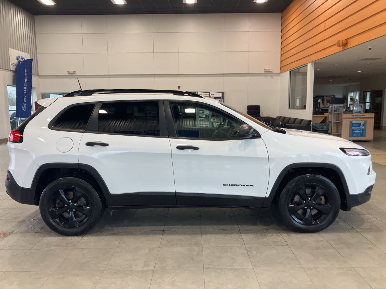 Used 2017 Jeep Cherokee Sport AWD/4WD image 4