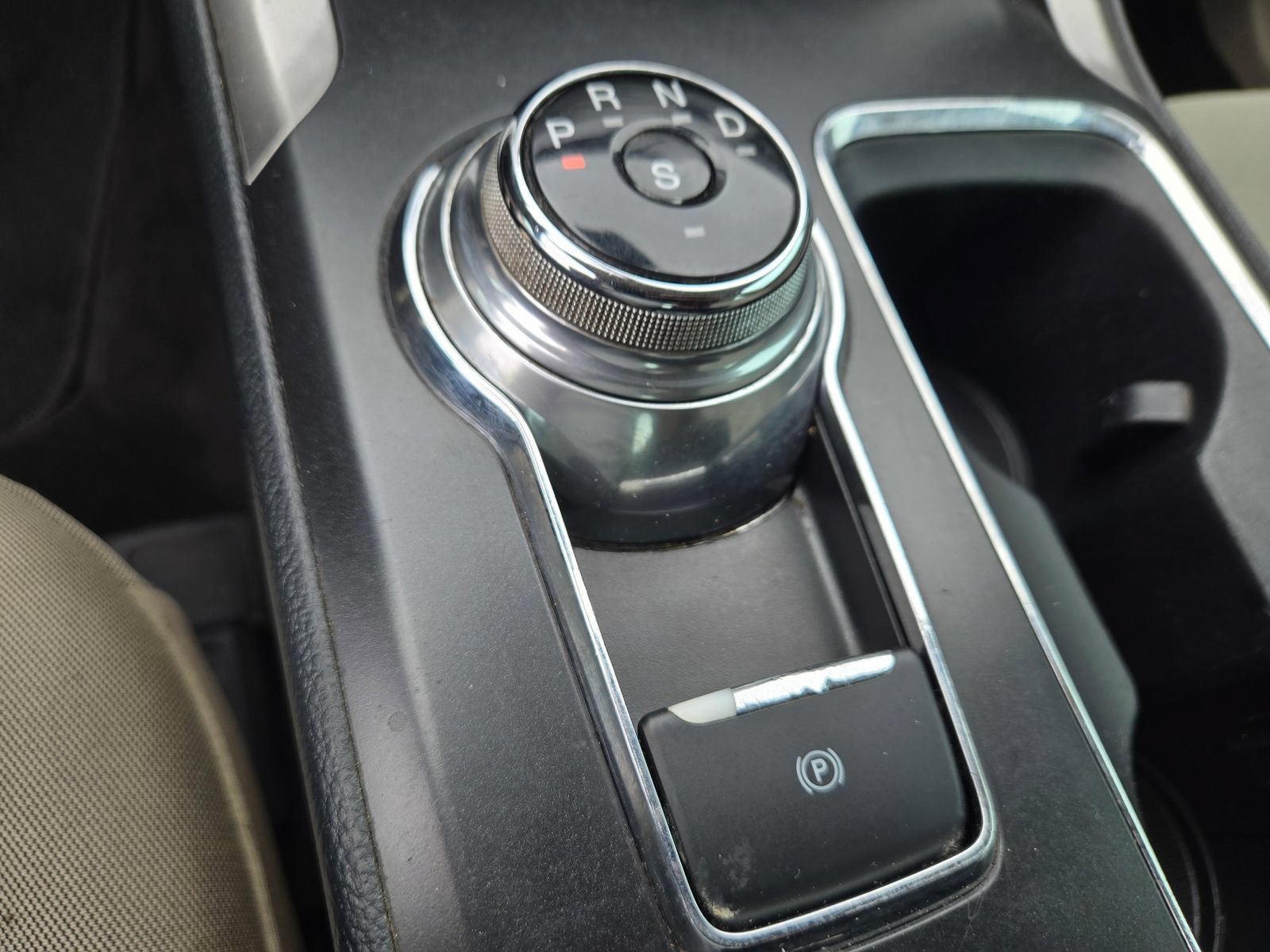 Used 2019 Ford Fusion SE FWD image 18