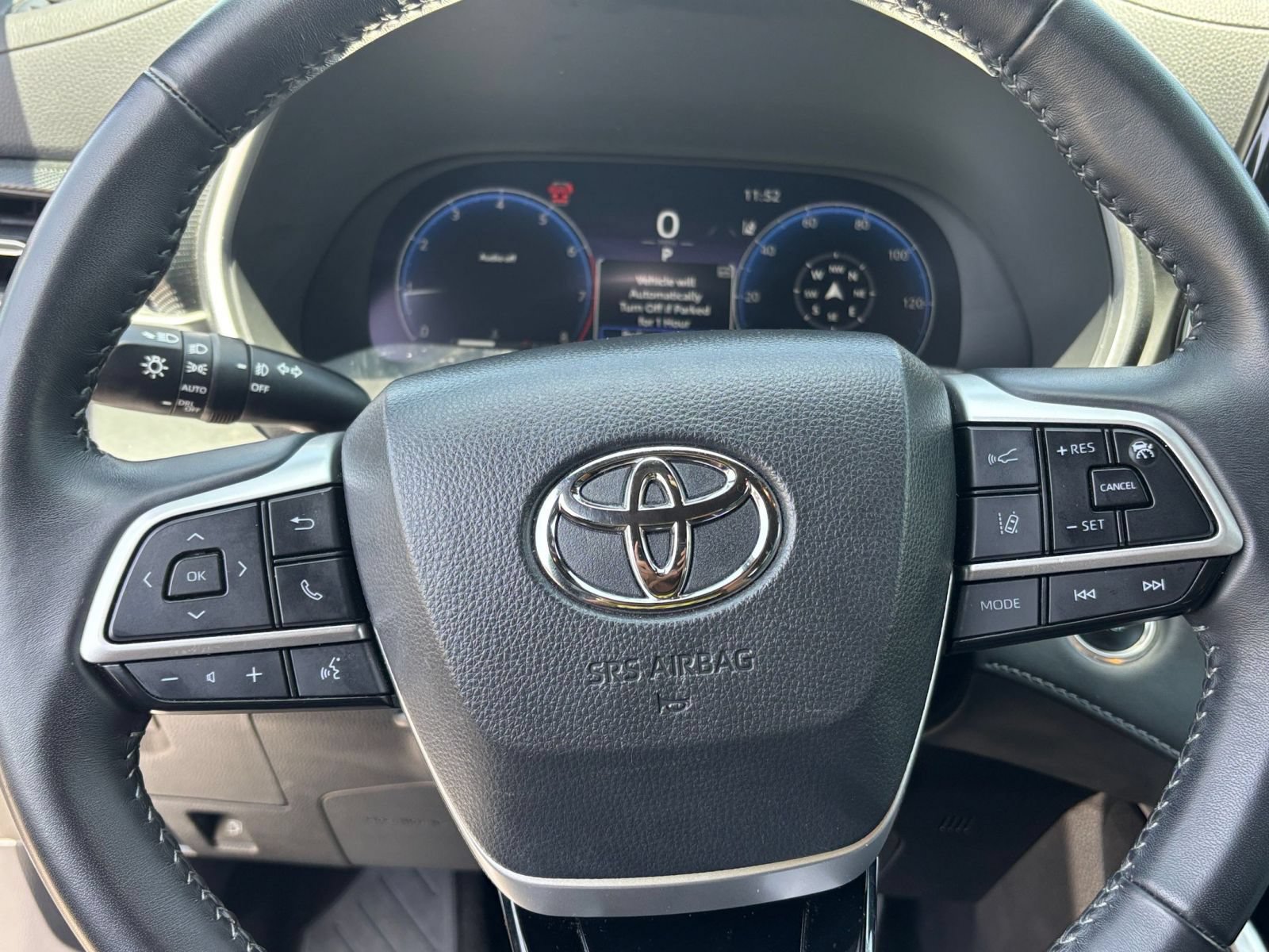 Used 2025 Toyota Highlander XSE AWD/4WD image 28