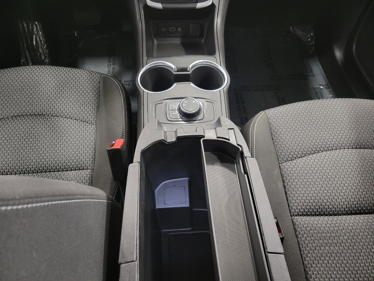 Used 2024 GMC Terrain SLE image 17