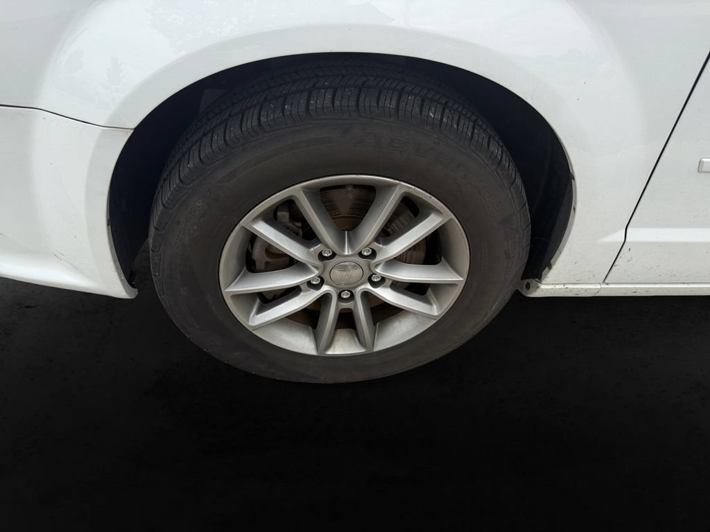Used 2015 Dodge Grand Caravan SE FWD image 12