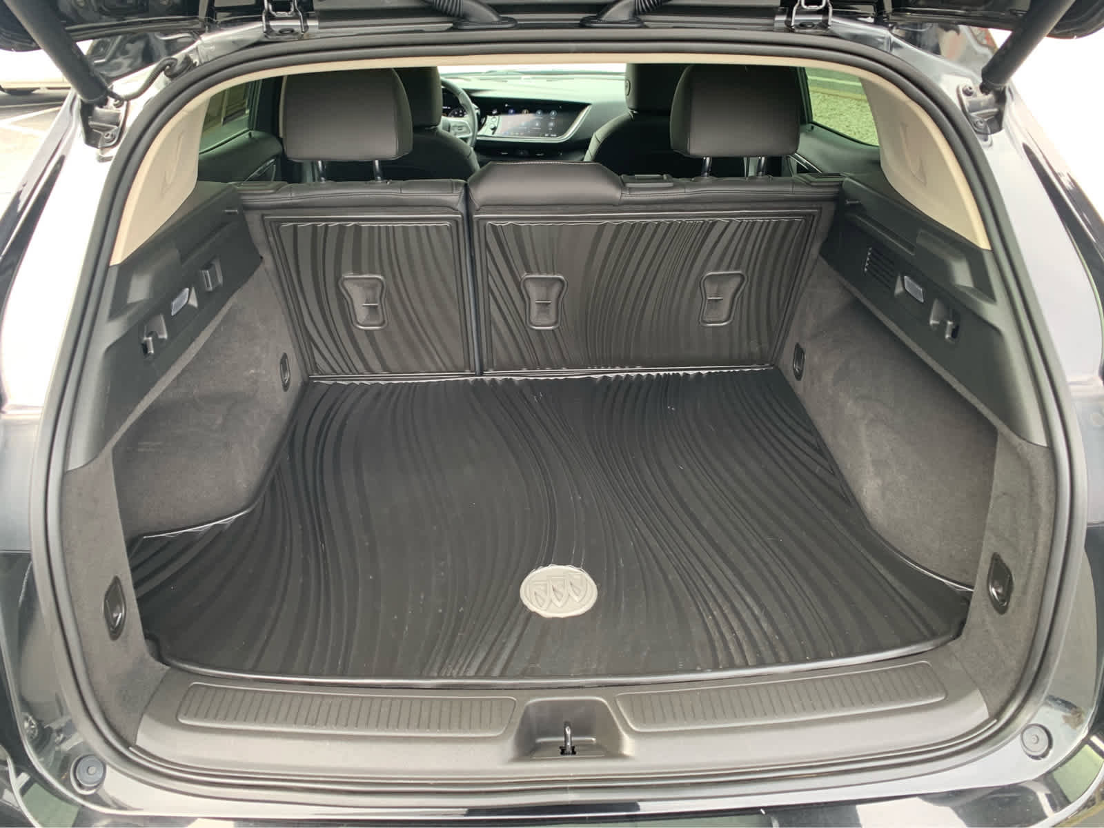 Used 2023 Buick Envision Essence image 6