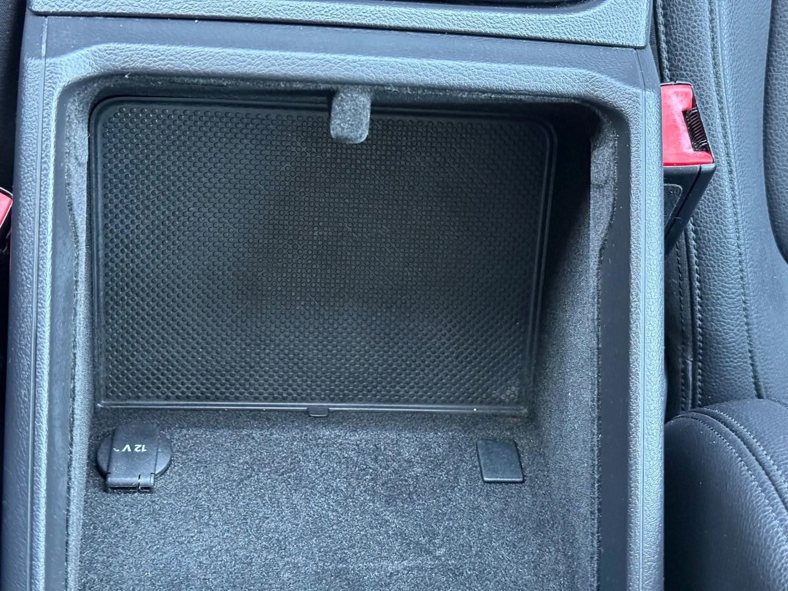 Used 2012 Volkswagen Touareg Sport image 38