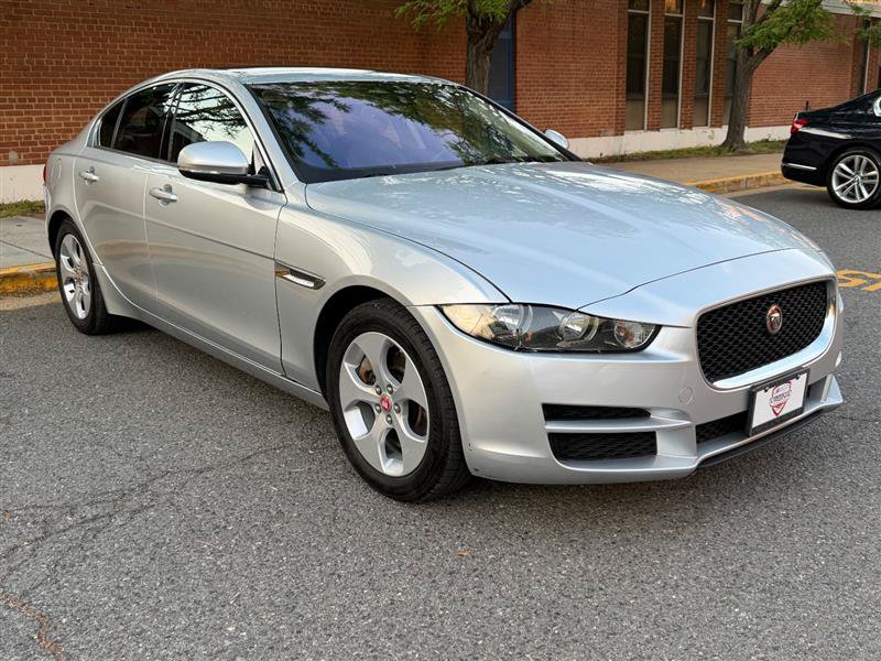 Used 2017 Jaguar XE Premium AWD/4WD image 5