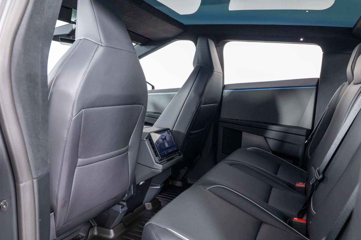 Used 2024 Tesla Cybertruck AWD Crew Cab image 19