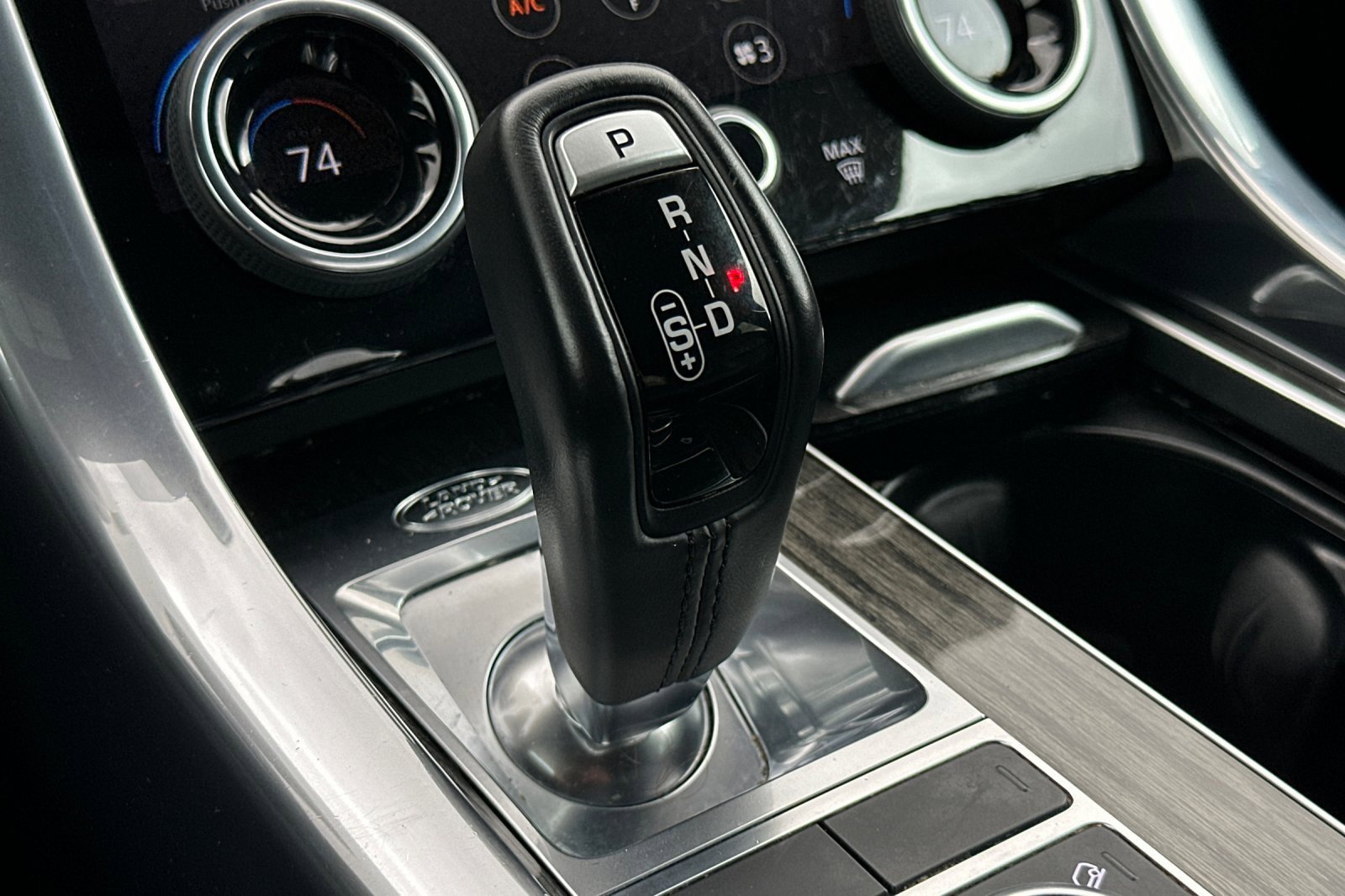 Used 2018 Land Rover Range Rover Sport SE image 25