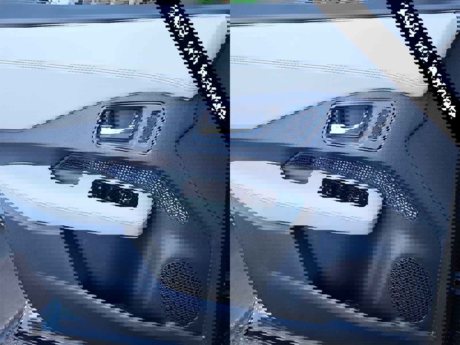 Used 2024 Nissan Ariya FWD image 28