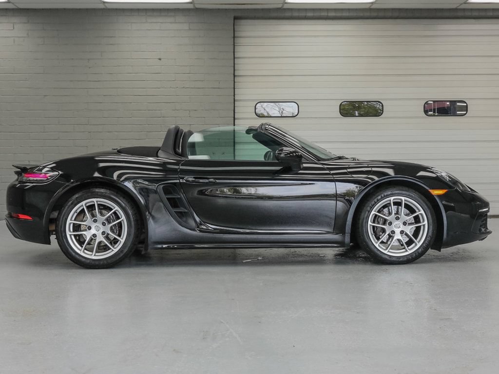 Used 2018 Porsche 718 Boxster RWD image 3