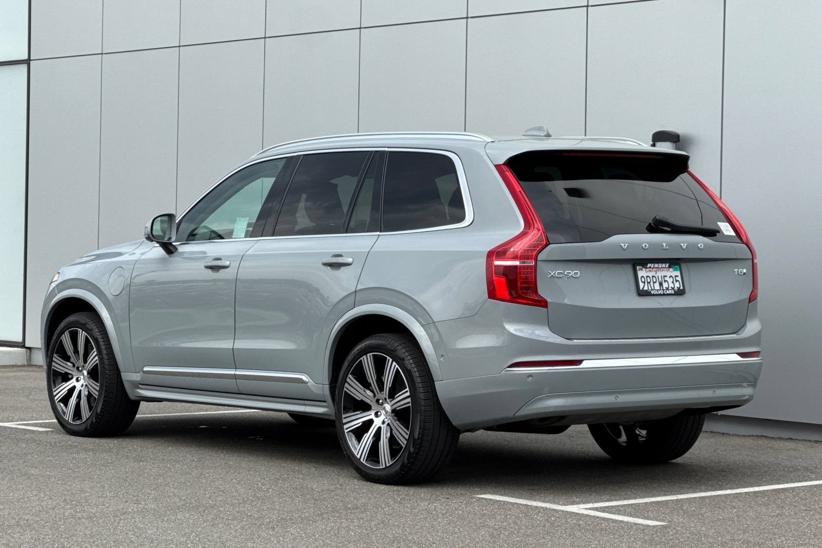 Used 2025 Volvo XC90 T8 Plus w/ Protection Package Premier AWD/4WD image 3