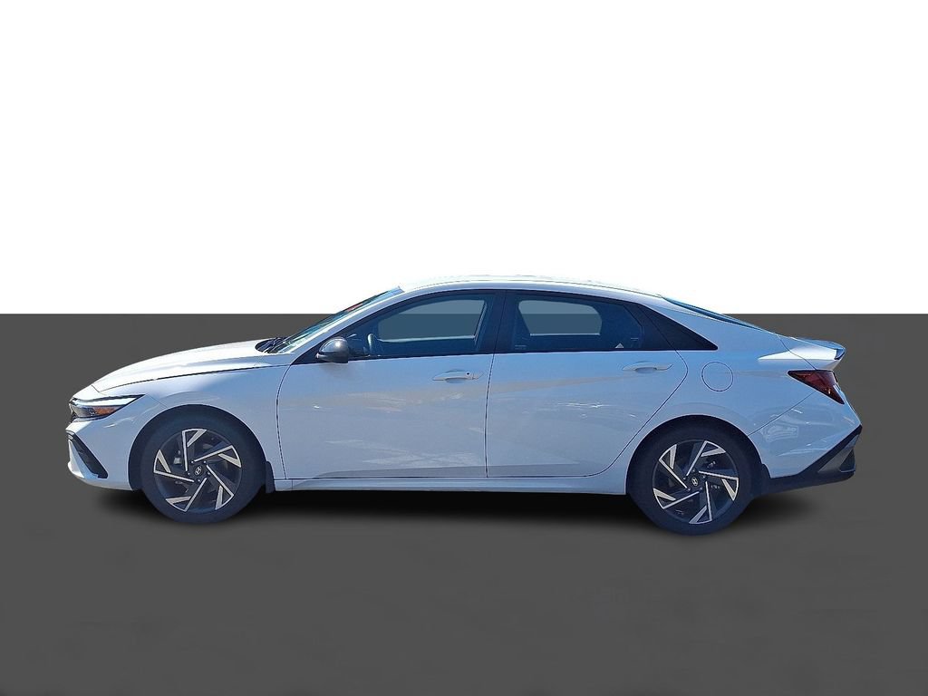Used 2025 Hyundai Elantra SEL FWD image 4
