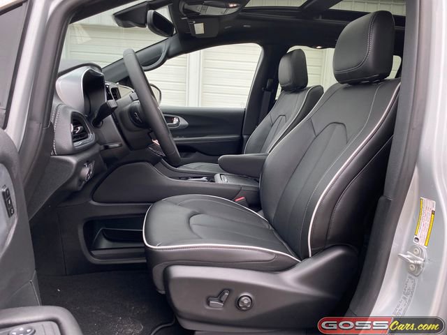 New 2026 Chrysler Pacifica Limited image 26
