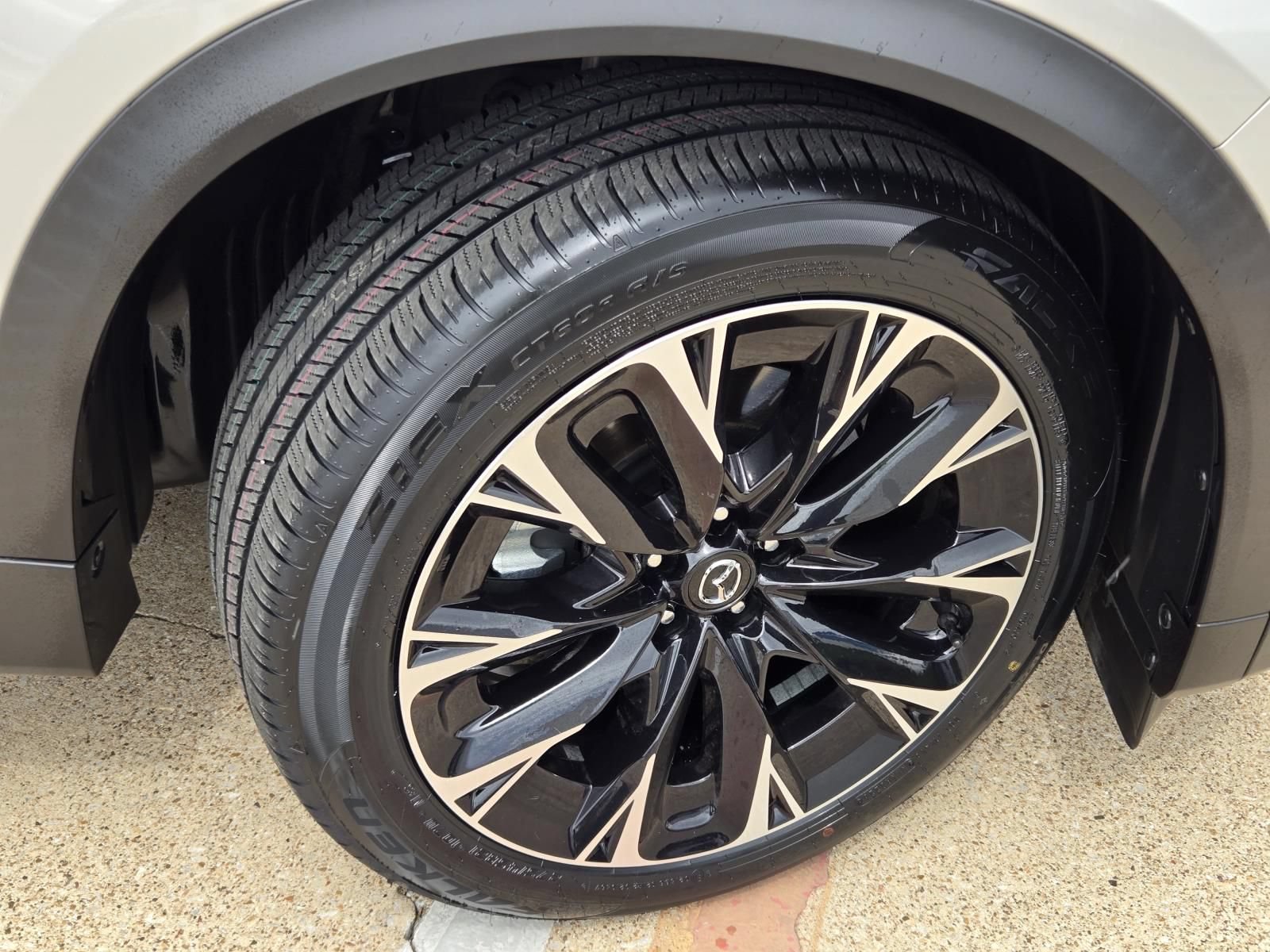Used 2025 MAZDA CX-90 Plug-In Hybrid w/ Premium Plus AWD/4WD image 6