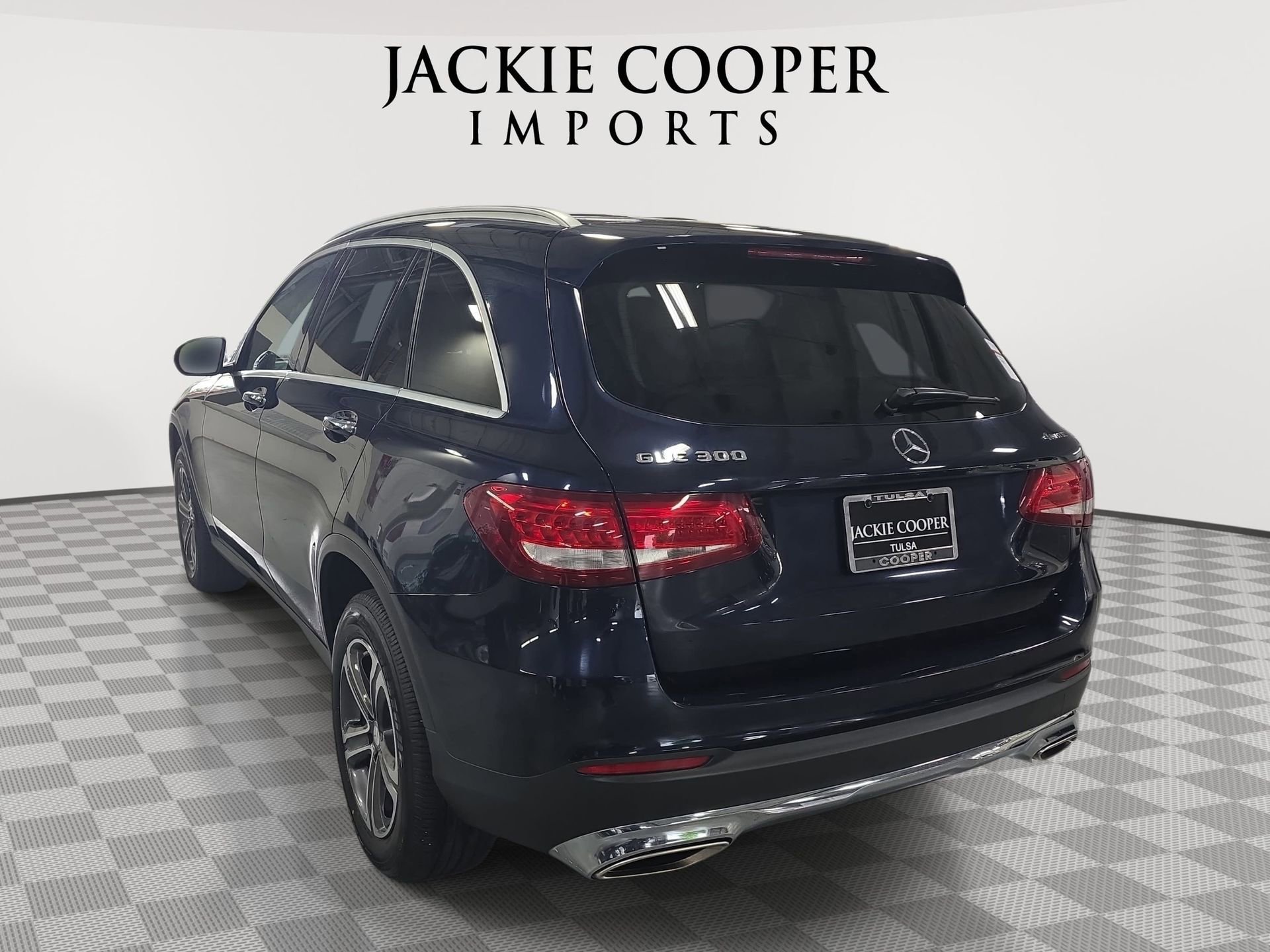 Used 2017 Mercedes-Benz GLC 300 4MATIC image 7