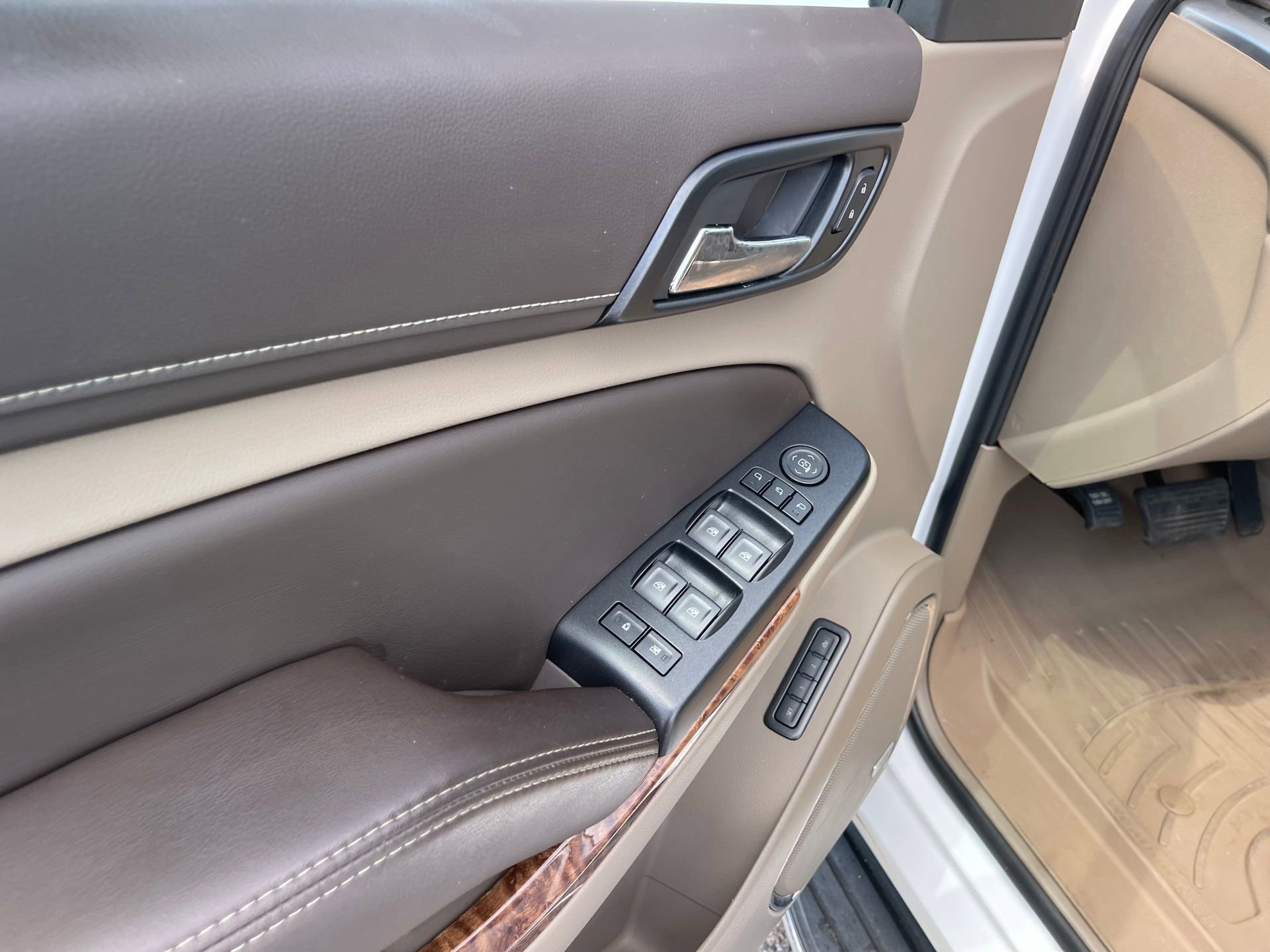 Used 2019 Chevrolet Tahoe Premier AWD/4WD image 11