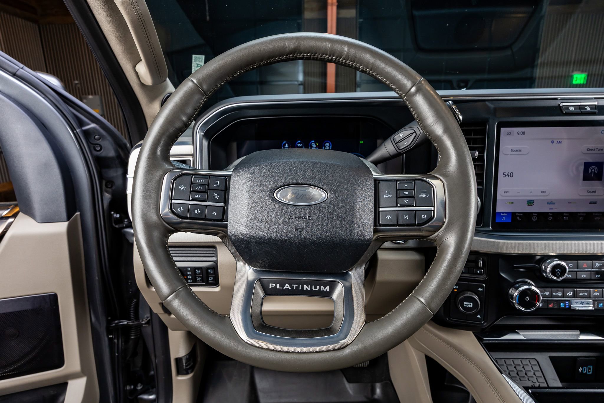 Used 2025 Ford F450 Platinum w/ Platinum Plus Package image 18
