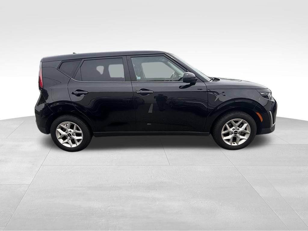 Used 2023 Kia Soul S FWD image 9