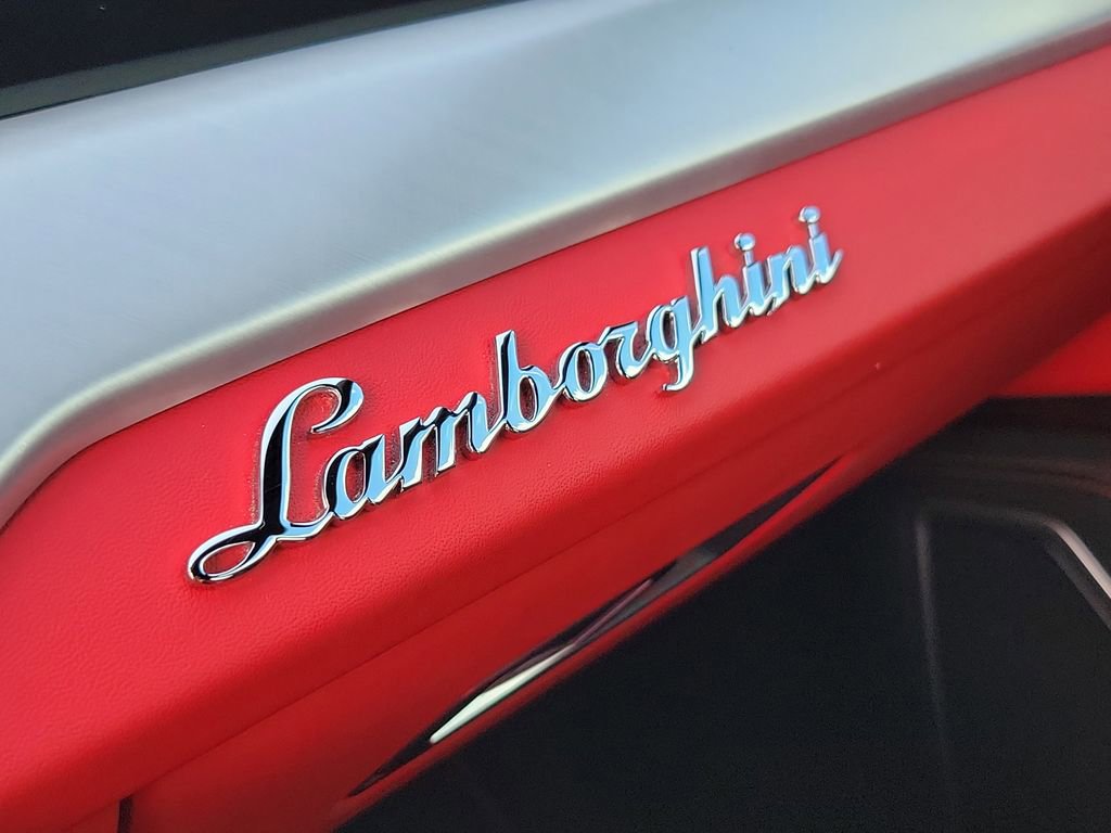 Used 2022 Lamborghini Urus AWD/4WD image 33