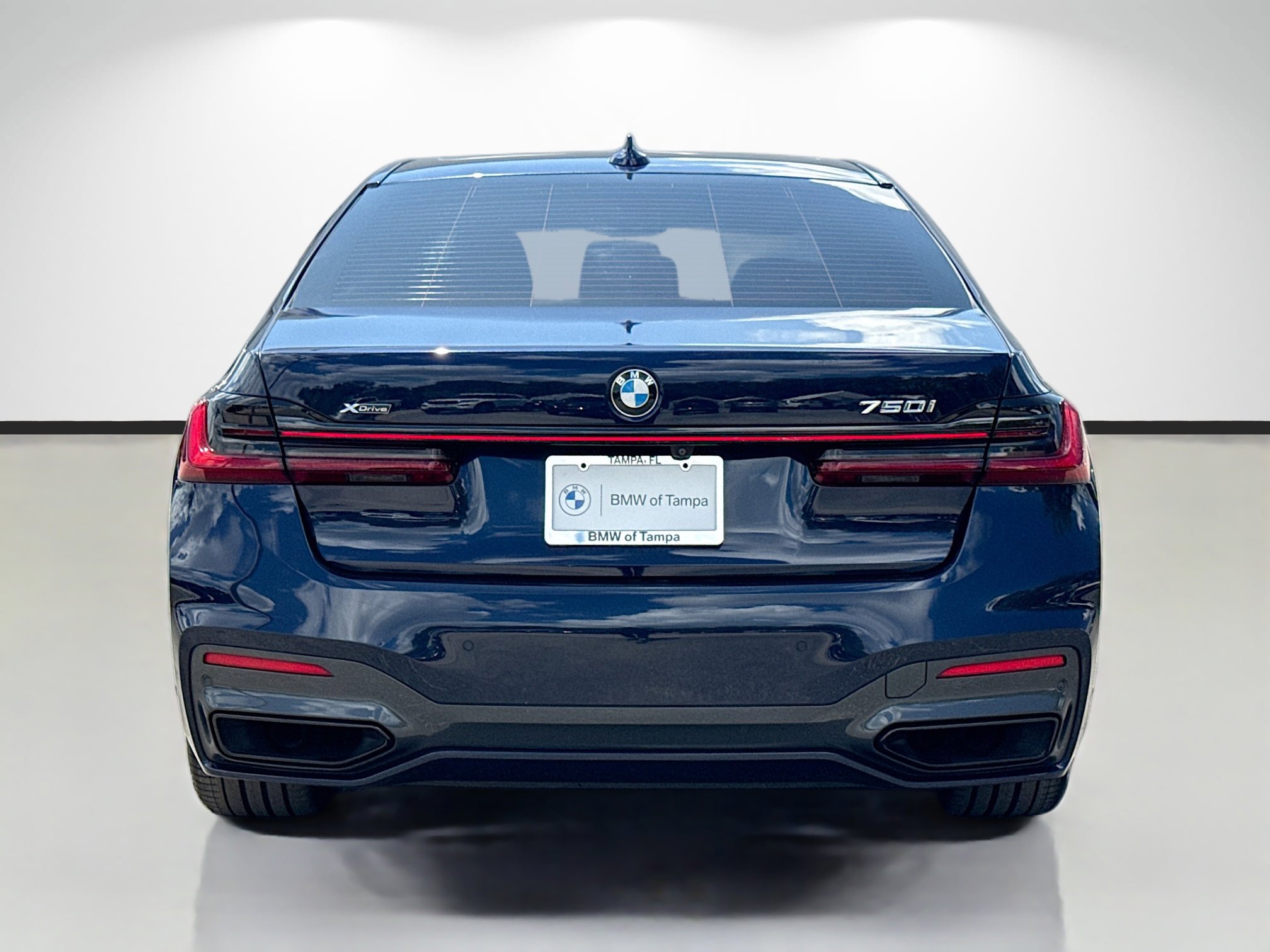 Used 2022 BMW 750i xDrive w/ Executive Package AWD/4WD image 4