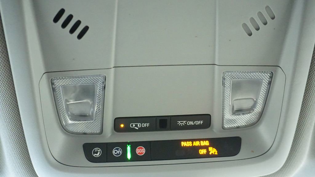 Used 2022 Chevrolet Equinox LT w/ Driver Convenience Package image 41