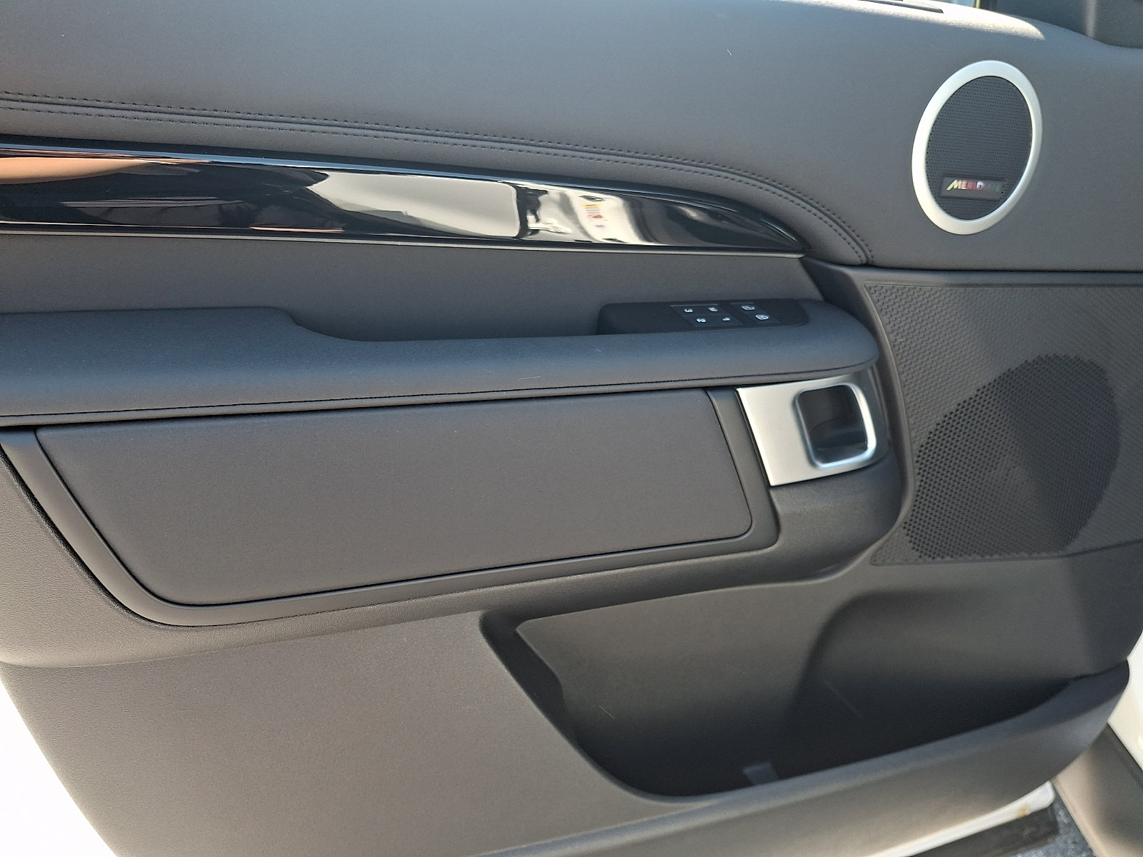 New 2026 Land Rover Discovery S AWD/4WD image 10