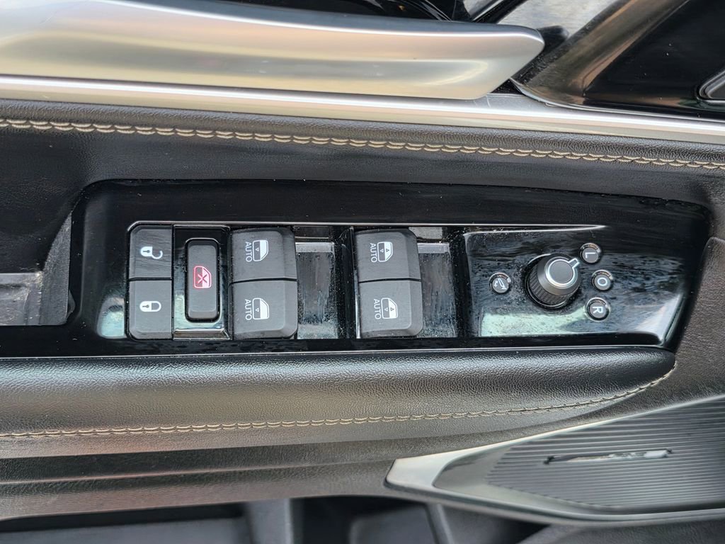Used 2025 Jeep Wagoneer Series II w/ Convenience Group I AWD/4WD image 13