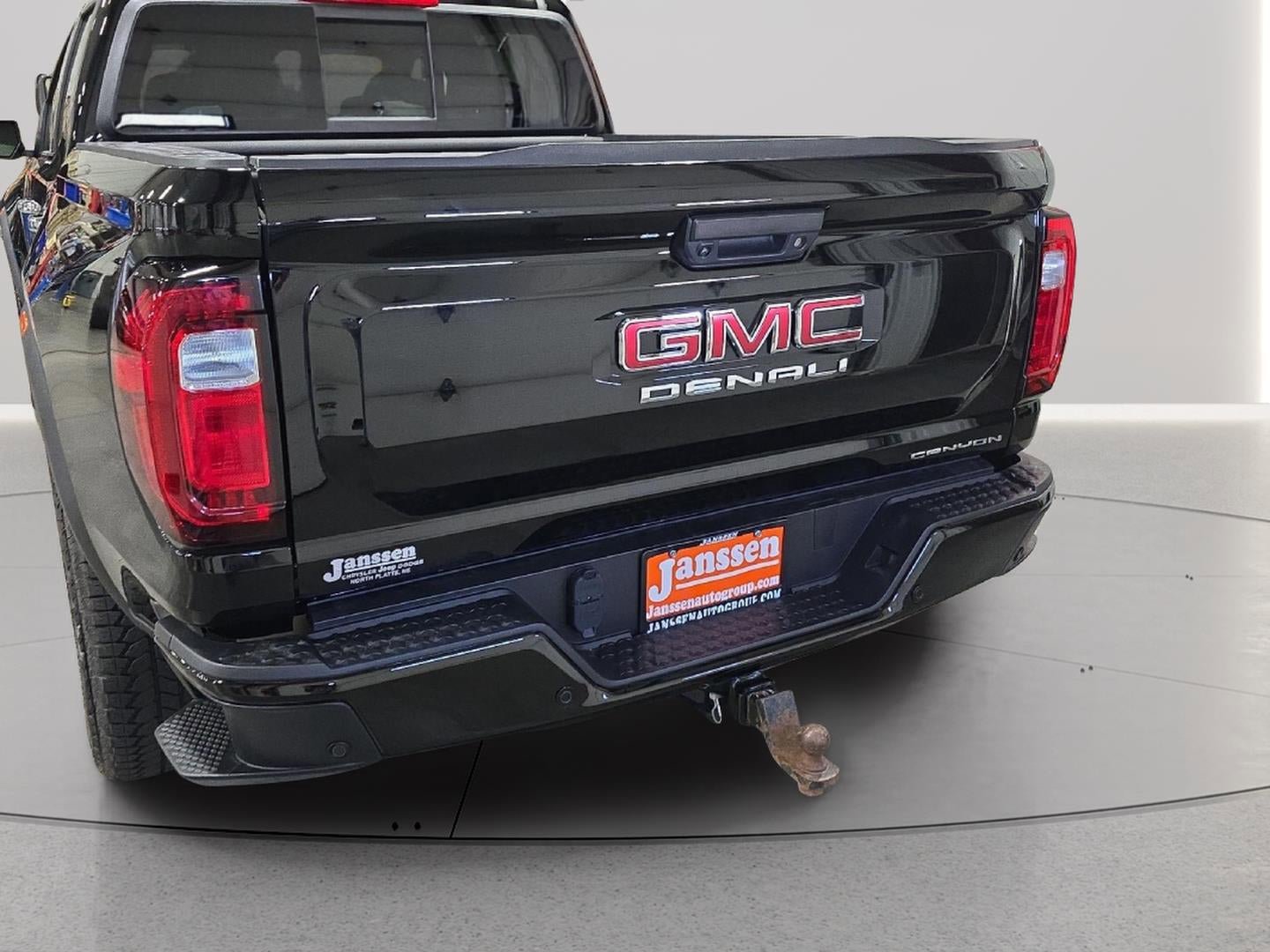 Used 2024 GMC Canyon Denali AWD/4WD image 4