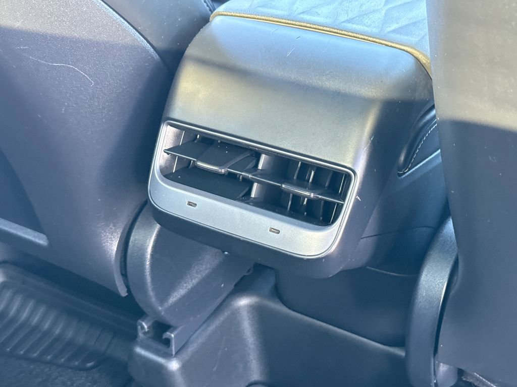 Used 2022 Tesla Model Y Long Range AWD/4WD image 18