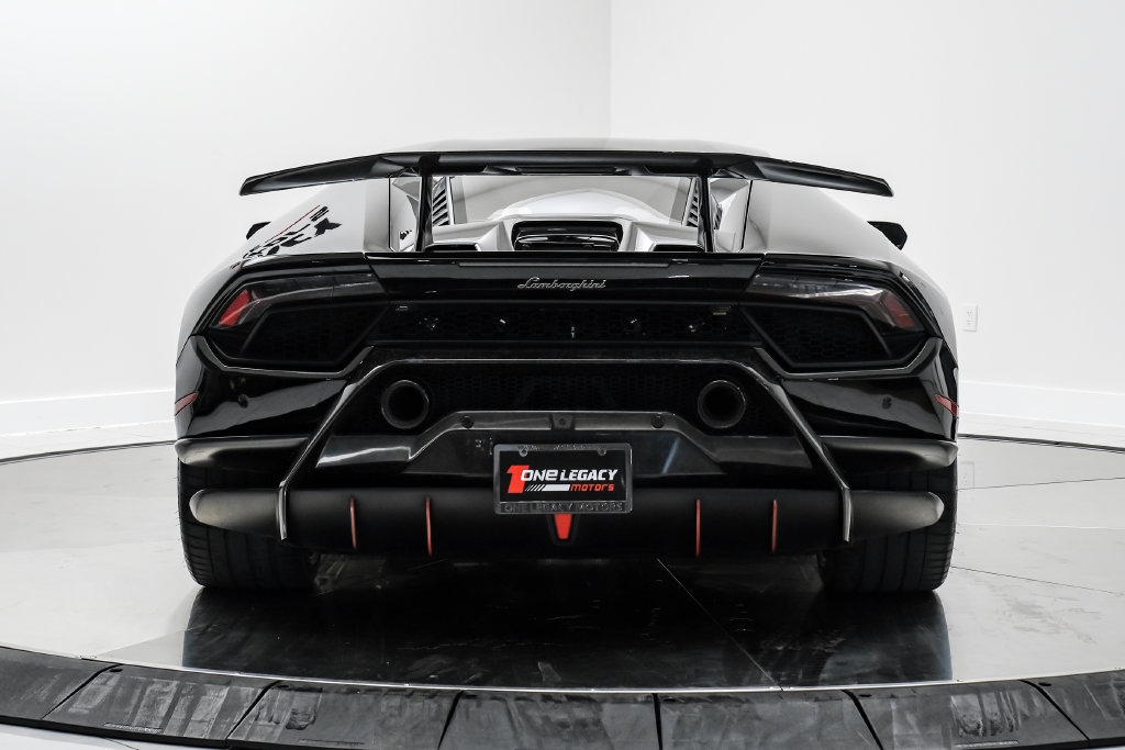 Used 2018 Lamborghini Huracan Performante AWD/4WD image 12