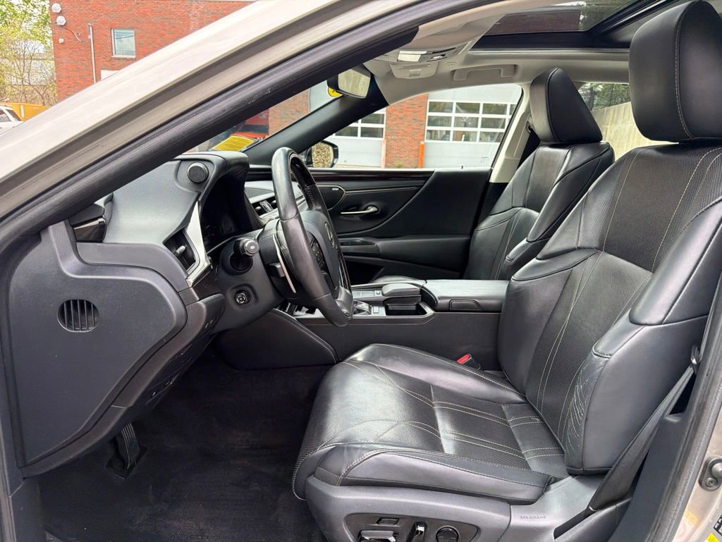 Used 2019 Lexus ES 350 Ultra Luxury w/ Accessory Package 2 FWD image 13