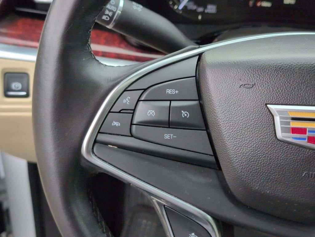 Used 2018 Cadillac XT5 Luxury w/ Driver Awareness Package image 10