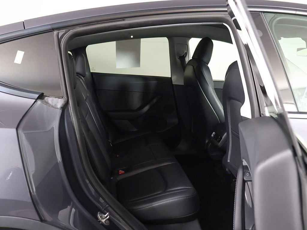 Used 2021 Tesla Model Y Long Range image 34