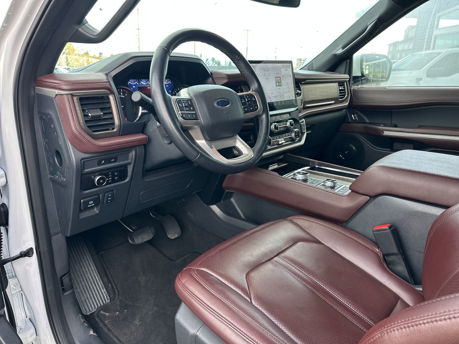 Used 2024 Ford Expedition Limited image 9