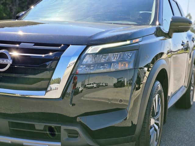 Certified 2025 Nissan Pathfinder SL image 9