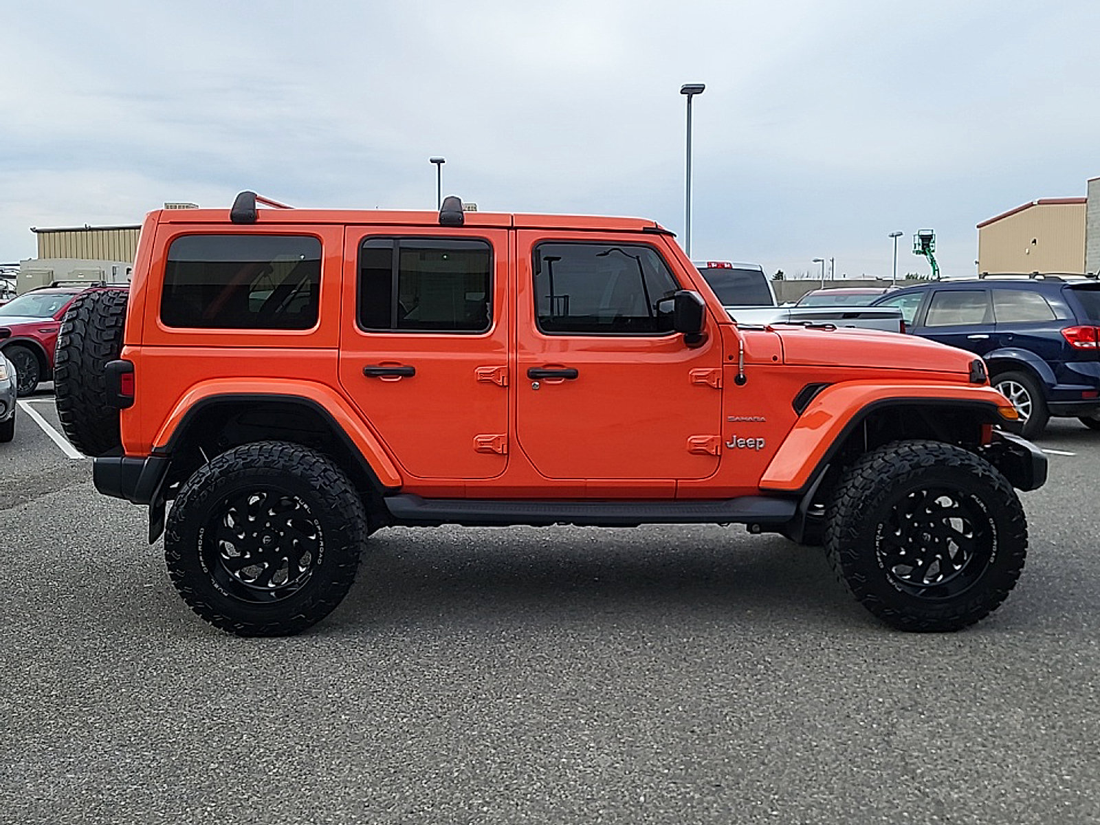 Used 2019 Jeep Wrangler Unlimited Sahara w/ Uconnect 4C Nav & Sound Group AWD/4WD image 8