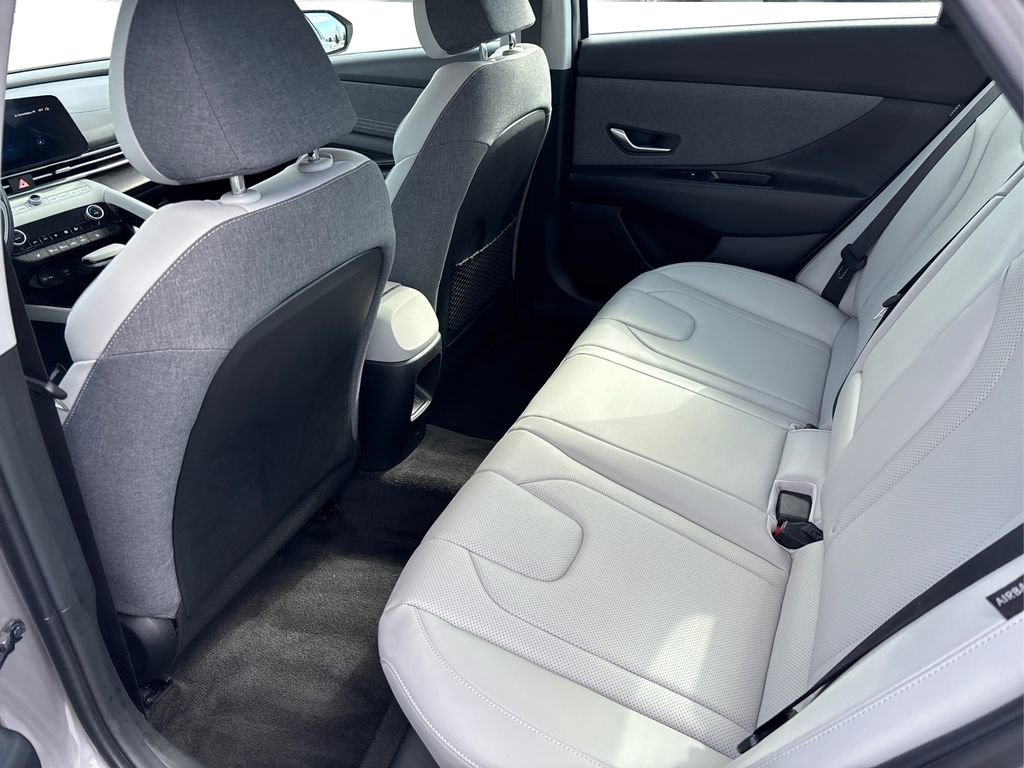 Used 2025 Hyundai Elantra Limited image 10