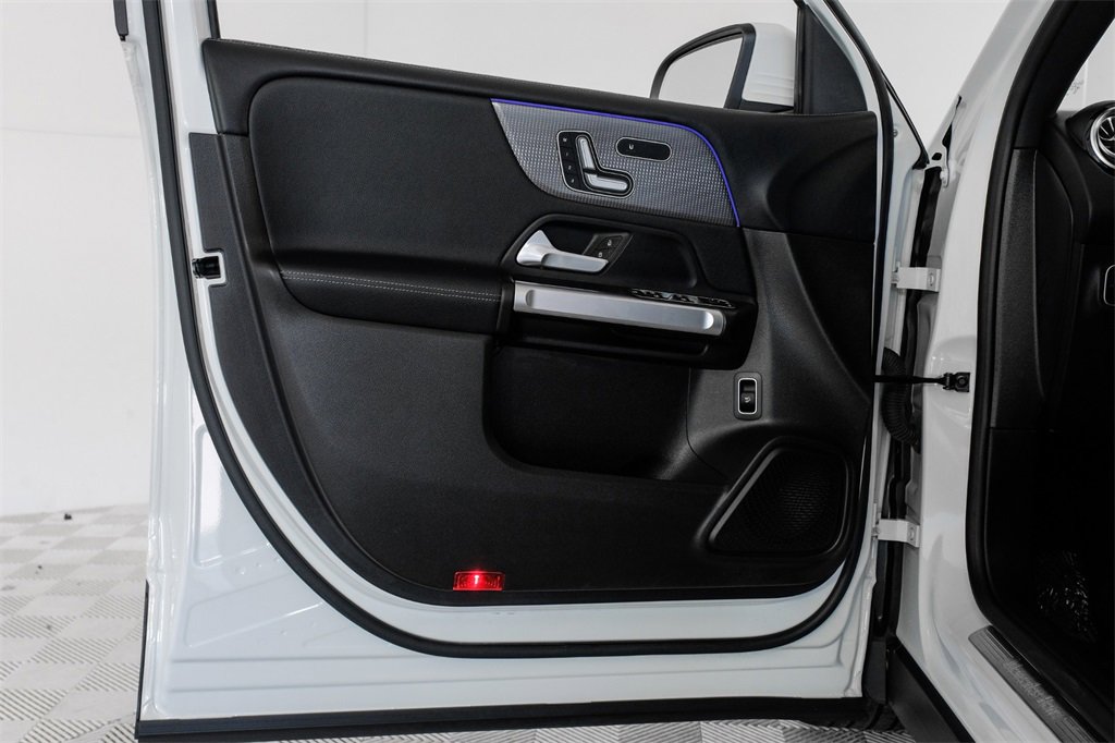 Used 2020 Mercedes-Benz GLB 250 w/ Premium Package image 44