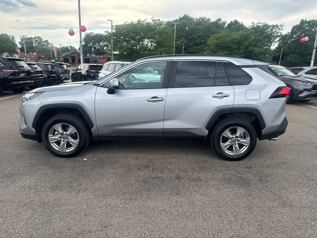 Used 2025 Toyota RAV4 XLE AWD/4WD image 4