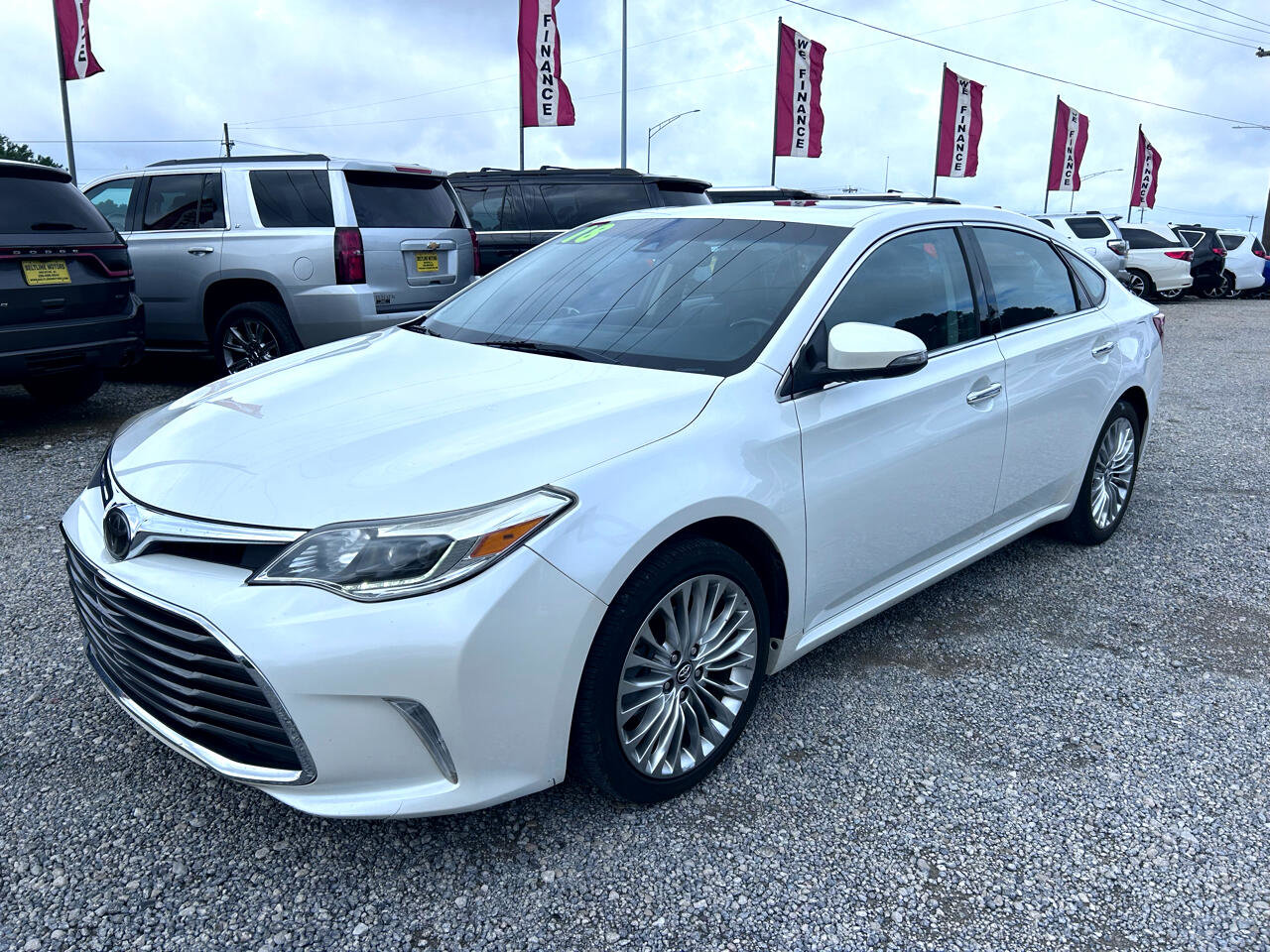 Used 2018 Toyota Avalon Limited image 19
