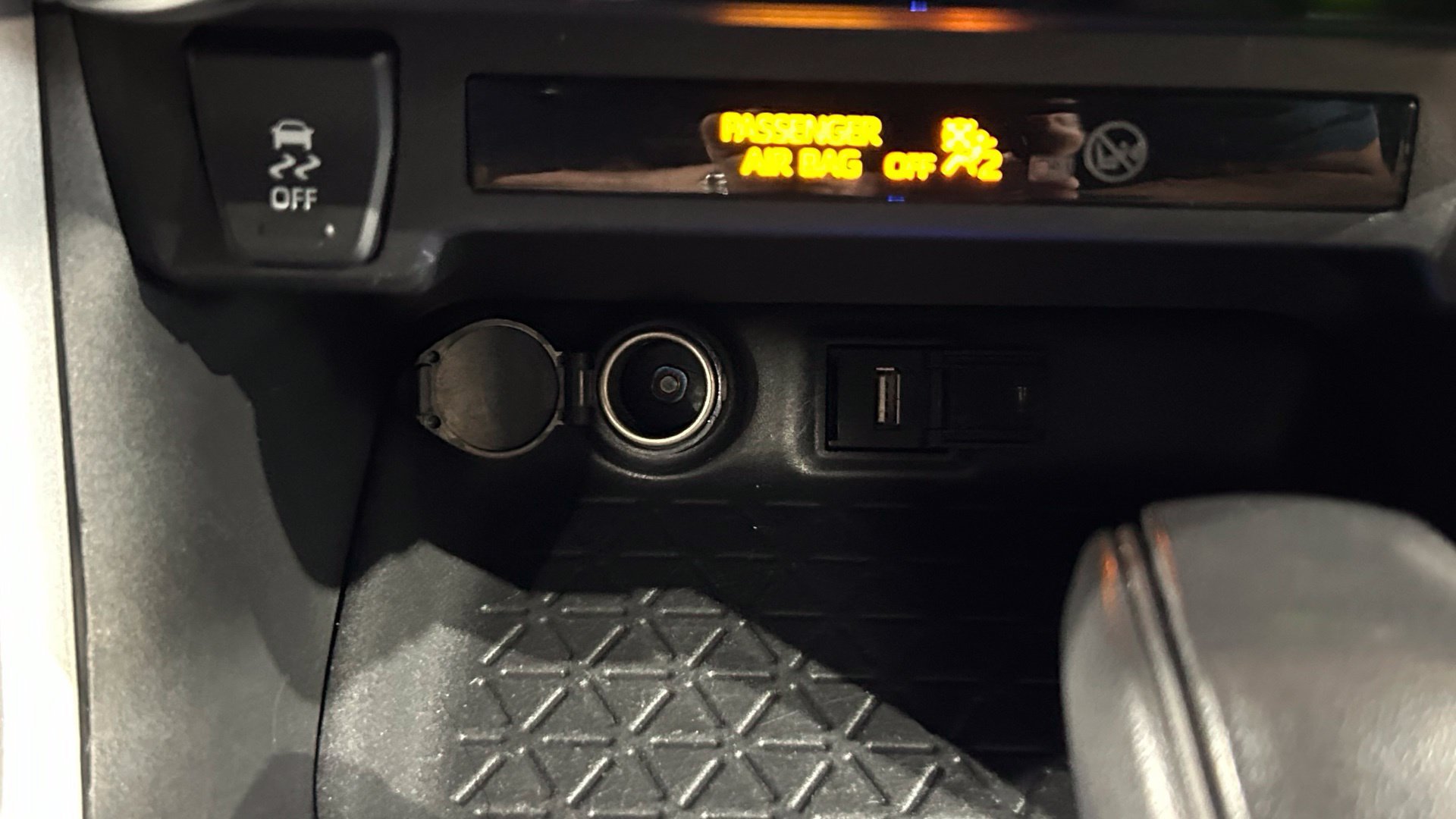Used 2022 Toyota RAV4 LE AWD/4WD image 73