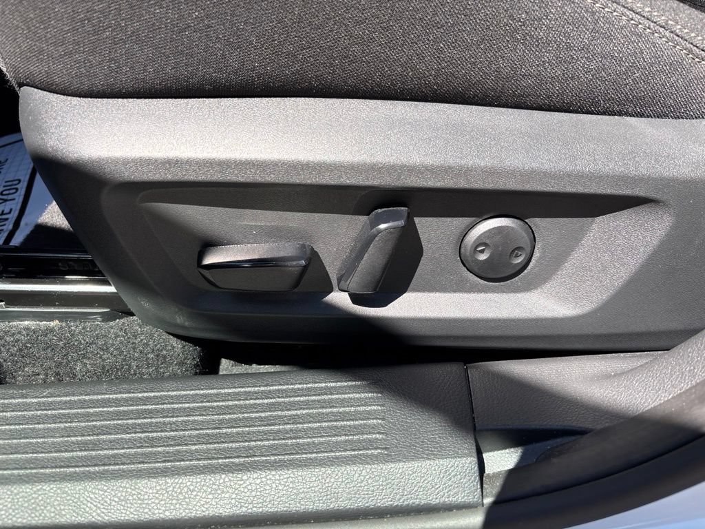 Used 2023 Nissan Rogue SV AWD/4WD image 19