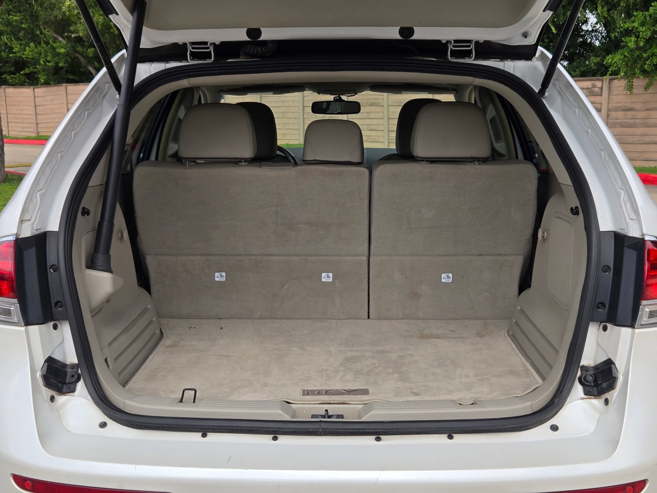 Used 2012 Lincoln MKX FWD image 24