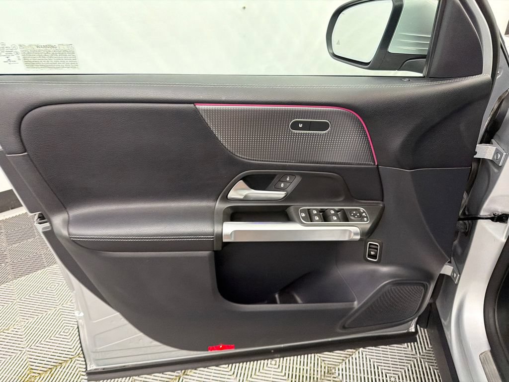 Used 2022 Mercedes-Benz GLB 250 w/ Premium Package Lite image 10