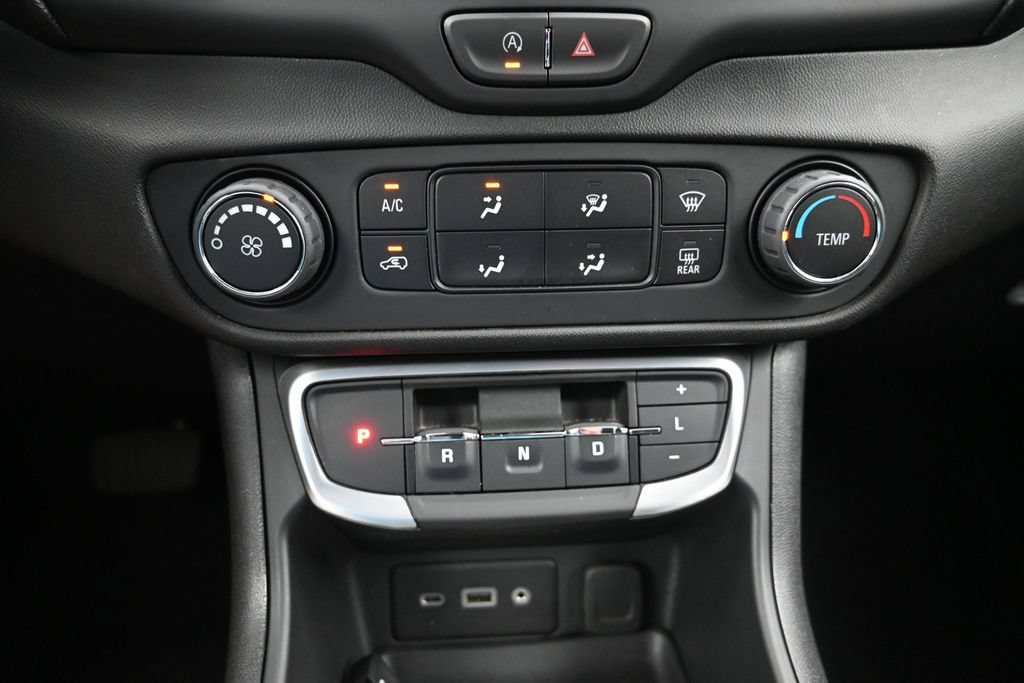 Used 2024 GMC Terrain SLE AWD/4WD image 17