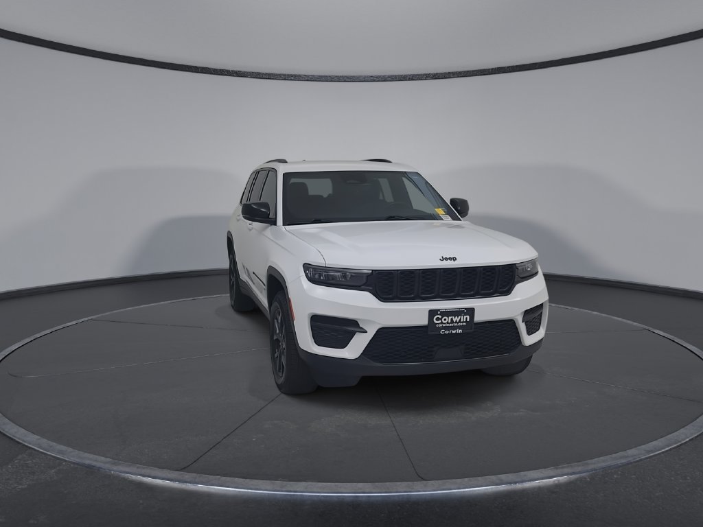Certified 2025 Jeep Grand Cherokee Altitude AWD/4WD image 4